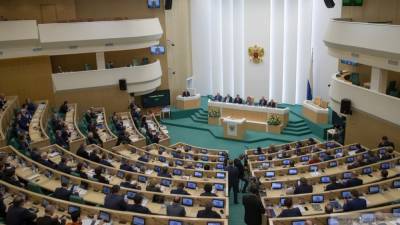 Аглая Чайковская - Сенаторы РФ одобрили закон о неприкосновенности бывших президентов - politros.com