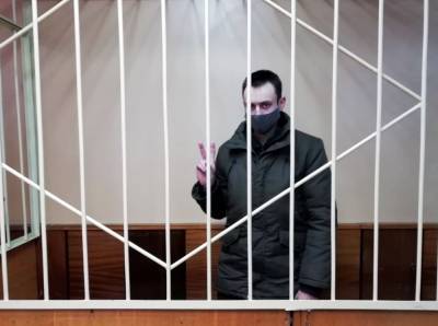 Художнику из Витебска дали два года колонии за то, что он замахнулся дубинкой на милиционера - naviny.by - Витебск