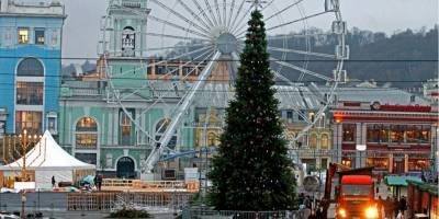 На Контрактовой площади в Киеве установили и украсили новогоднюю елку — фото - nv.ua - Киев