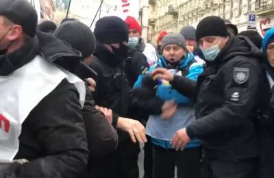 На Майдане снова "горячо": протесты набирают оборот - столичная полиция поднята по тревоге - akcenty.com.ua - Киев