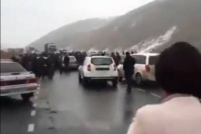 Армяне перекрыли дорогу в Грузию из-за новых потерь в Нагорном Карабахе - real-vin.com - Грузия - Азербайджан - Арцах