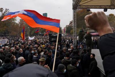 Никол Пашинян - Никола Пашинян - Ишхан Сагателян - Армянская оппозиция объявила о проведении общенациональной забастовки - aif.ru - Армения