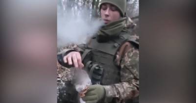 Потушил сигарету о тело кошки: военный надругался над мертвым животным (видео) - tsn.ua - Ровно - Военный