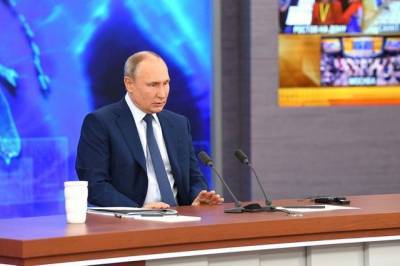 Владимир Путин - Путин обсудит с полпредами и губернаторами вопрос детских выплат - aif.ru