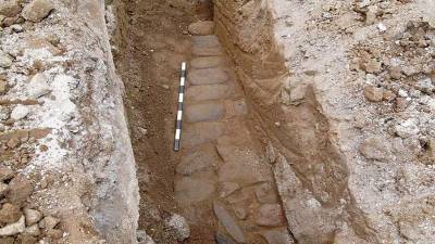 На Кипре во время коммунальных работ случайно нашли древний некрополь - iz.ru - Израиль - Кипр - Ларнака