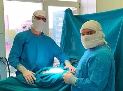 Тюменские врачи восстановили движение пальцев на руке мужчины, порезавшегося болгаркой - znak.com - Тюмень