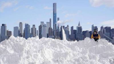 Снежный шторм в США спровоцировал почти 10 тысяч аварий (ВИДЕО) - lenta.ua - США - Нью-Йорк - Нью-Йорк - шт. Массачусетс