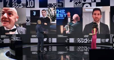 Криштиану Роналду - Роберт Левандовски - Cristiano Ronaldo - "Что я здесь делаю": в Twitter посмеялись над реакцией Роналду во время награждения Левандовски - tsn.ua