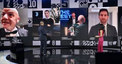 Криштиану Роналду - Роберт Левандовски - Cristiano Ronaldo - “Что я здесь делаю”: в Twitter посмеялись над реакцией Роналду во время награждения Левандовски - cryptos.tv