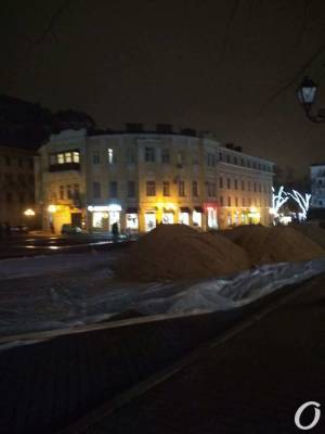 На Греческой площади в Одессе начали делать ледовый каток (фото) - odessa-life.od.ua - Одесса