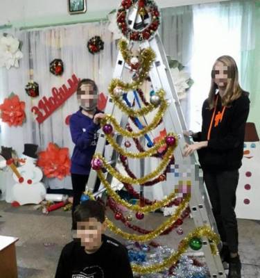 В школе на Сумщине установили "новогоднюю" стремянку - 24tv.ua