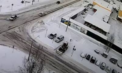 В Карелии водитель трактора во время уборки снега насмерть сбил ребенка - og.ru - Костомукша - республика Карелия