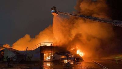 В Атырау крупный пожар произошёл на рынке "Дина" - informburo.kz - Атырау