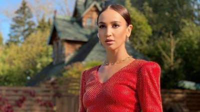 Ольга Бузова - Филипп Киркоров - Давид Манукян - Блогер - Использует ли Давид Манукян Ольгу Бузову? - 5-tv.ru