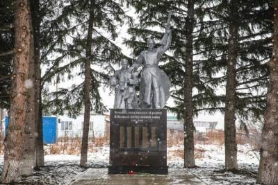 «Сибантрацит» отреставрировал монумент погибшим воинам в селе под Новосибирском - novos.mk.ru - Новосибирск