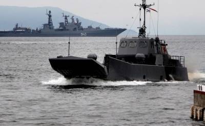 Военные катера доставляют пассажиров на остров Русский во Владивостоке - interfax-russia.ru - Владивосток