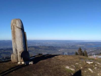 В Баварии с вершины холма исчез деревянный пенис - gordonua.com - Германия - Бавария