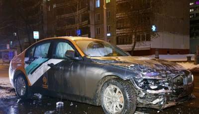 Автомобиль каршеринга и внедорожник столкнулись на северо-востоке Москвы - m24.ru - Москва - район Отрадное