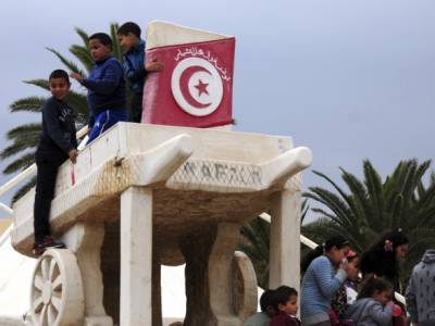 Протесты в Тунисе: силовики применили слезоточивый газ против митингующих в провинции Туазар - unn.com.ua - Киев - Тунис - Тунис