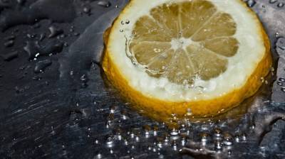 Врач-эндокринолог Янг рассказала о вреде воды с лимоном - newinform.com