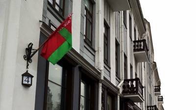 Александр Лукашенко - Силовики стянули спецтехнику к центру Минска из-за сообщений о митинге - riafan.ru - Белоруссия - Минск