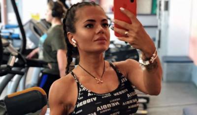 Фитнес-модель Юлия Мишура завлекла сочными рельефами перед зеркалом: "Сплошной соблазн" - sport.politeka.net