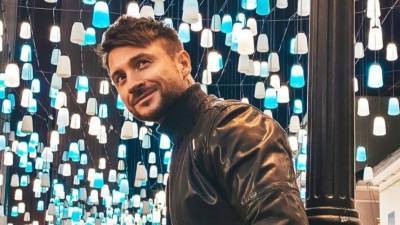 Сергей Лазарев - «Точь-в-точь как папа»: Лазарев показал новогоднее фото с подросшей дочерью - 5-tv.ru