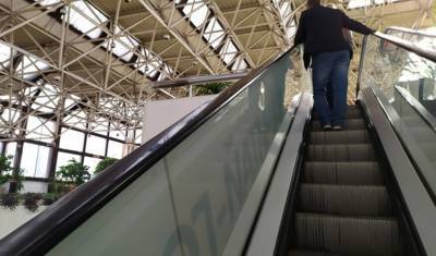 В тюменском торговом центре пьяный мужчина упал с эскалатора - nashgorod.ru