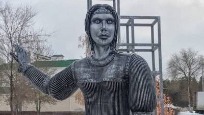 Памятник основательнице Нововоронежа сделали поводом для мемов и шуток - 5-tv.ru - Россия
