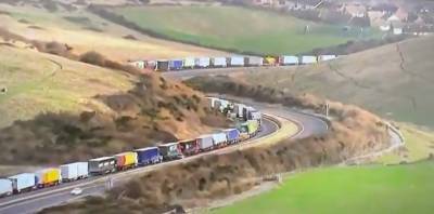 Борис Джонсон - News Front - Сотни грузовиков застряли на границе, так как Франция запретила сообщение с Британией - news-front.info - Англия - Франция