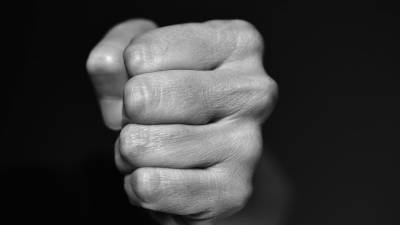 Петербургскую семью избили прутьями и трубами - politros.com - Санкт-Петербург