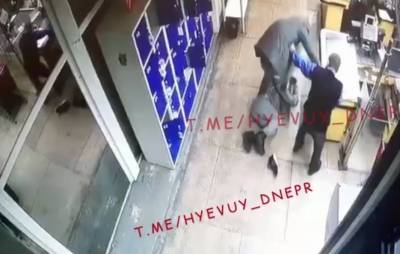 Жителю Днепра проломили череп в городском супермаркете - news.bigmir.net - Днепр - Нападение