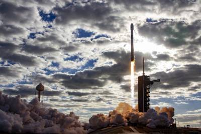 Илон Маск - Илон Маск - SpaceX установила новый рекорд по запускам ракет. За 2020 года компания Илона Маска провела 26 успешных миссий (из них 14 — в интересах Starlink) - itc.ua - США