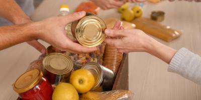 Юлия Оглоблина - В России предложили ввести соцпитание и продуктовые карточки для малоимущих - ruposters.ru