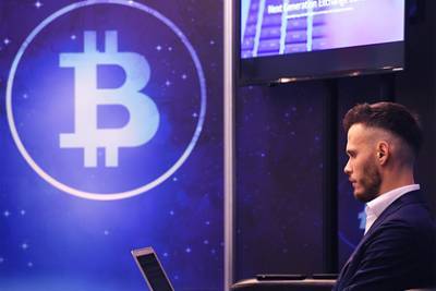 Россияне попросили на Новый год биткоины и вакцину от коронавируса - lenta.ru