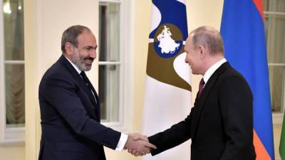 Владимир Путин - Никола Пашинян - Араик Арутюнян - Пашинян поблагодарил Путина за помощь в возвращении солдат из НКР в Армению - riafan.ru - Ереван