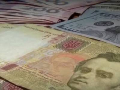 Обменники колотит: доллар и евро начали давить гривну, курс от Нацбанка - akcenty.com.ua