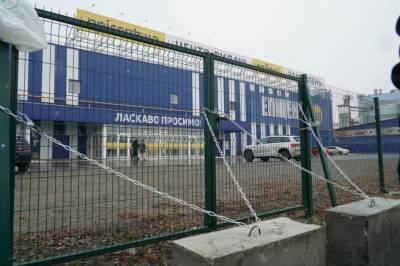 Нацкорпус заблокировал «Эпицентр» в Киеве и требует закрытия незаконного гипермаркета - politeka.net - Киев
