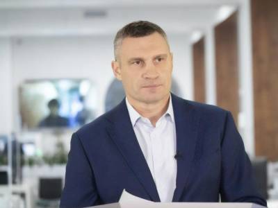 Виталий Кличко - Кличко: Киевские медики в следующем году должны дополнительно получать до 5 тыс. грн ежемесячно - gordonua.com - Киев