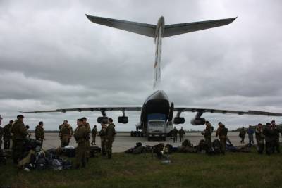 Франсуа Бозизе - В правительстве ЦАР сообщили о переброске в страну российских военных - mk.ru - Банги - Руанда