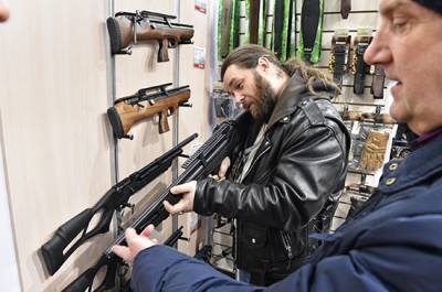 Василий Пискарев - В России предложили создать единый реестр оружия - pnp.ru