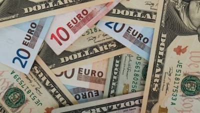 Александр Бахтин - Официальные курсы доллара и евро выросли более чем на рубль - smartmoney.one - Россия
