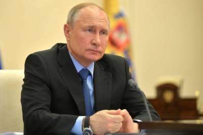 Владимир Путин - Путин заявил, что борьба с COVID-19 показала единство народа и армии - aif.ru