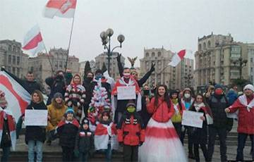 Андрей Зайцев - Знаменитая бело-красно-белая невеста продолжает выходить на акции в Киеве - charter97.org - Киев - Белоруссия