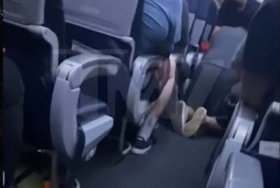 В США пассажир с симптомами коронавируса умер в самолете - kp.ua - США - Украина - Лос-Анджелес