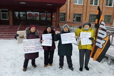Суд оштрафовал активистку за пикет в поддержку Путина - readovka.ru - Владивосток - Илимск