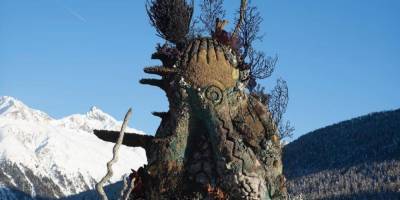 В окружении гор. Дэмиен Херст установил гигантскую скульптуру посреди замерзшего озера Санкт-Мориц - nv.ua - Англия - Швейцария
