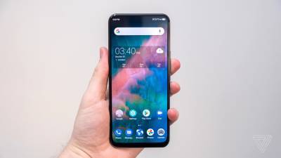 ZTE Axon 20 5G — первый в мире смартфон с подэкранной камерой — выходит в Европе. Но она заметна под экраном и снимает откровенно плохо - itc.ua - США - Англия
