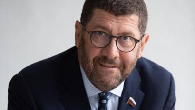 Борис Менделевич - Депутат Менделевич призвал не паниковать из-за новой мутации коронавируса - polit.info - Англия