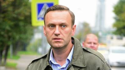 Любовь Соболь - Алексей Навальный - Николай Патрушев - Константин Кудрявцев - К дому одного их предполагаемых отравителей Навального приехали силовики в шлемах - znak.com